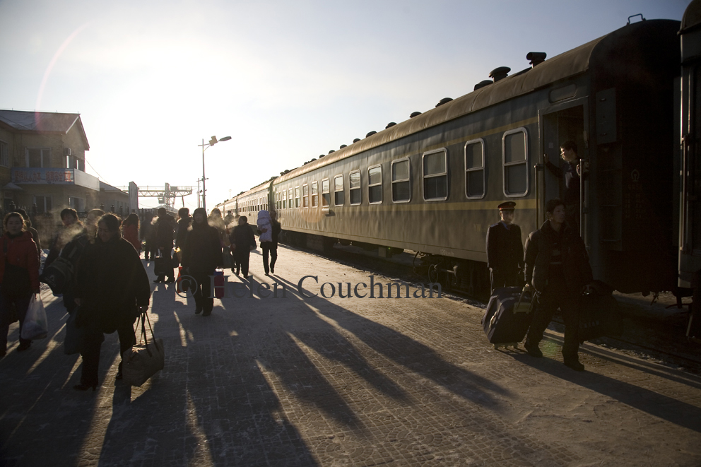 T2496x1664-15009 Tahe station dawn China © Helen Couchman