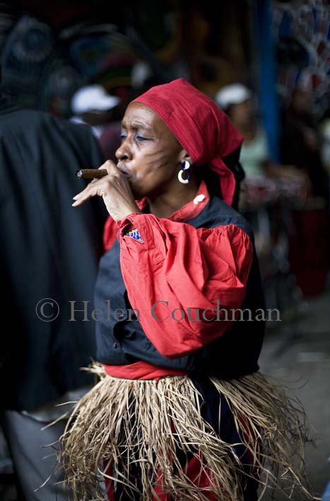 _MG_9028c woman smoking cigar Cuba- Havana © Helen Couchman